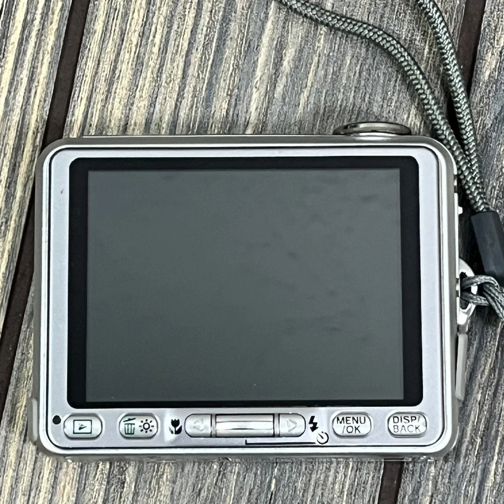 Fujifilm FinePix V10 Digital Camera Silver 5.1MP 3in LCD Retro Y2K